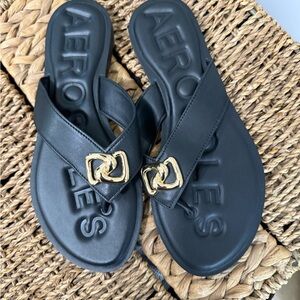 AEROSOLES Black Flip Sandals with Gold Interlock Accent